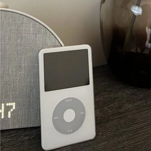 Apple iPod White Portable Media Player